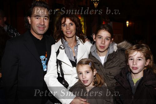 Amsterdam 9 november 2008
Premiere Madagascar in Tuschinski. Bart Bosch met vrouw en kinderen
Peter Smulders bv