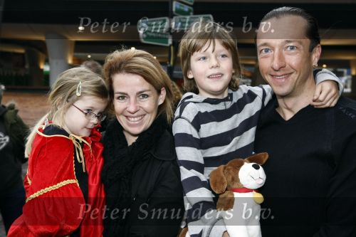 Amsterdam 5 oktober 2008
Premiere Sinterklaas en het geheim van het grote boek in pathe arena. Bart Brentjes met gezin
Peter Smulders bv
