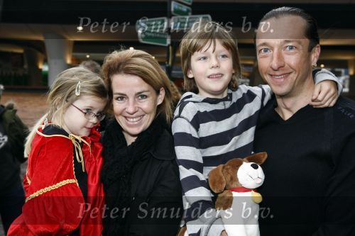 Amsterdam 5 oktober 2008
Premiere Sinterklaas en het geheim van het grote boek in pathe arena. Bart Brentjes met gezin
Peter Smulders bv