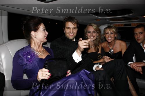 Den Haag 22 oktober 2008
Premiere Pauwen en Reigers in pathe Buitenhof. gepke Witteveen Bas Muijs Geerteke v Lierop Fouad Benabbon en esmeralda Blansjaar
Peter Smulders bv