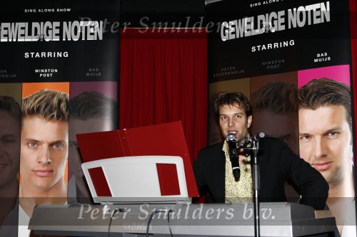 Rotterdam 26 november 2008
Optreden van geweldige noten in het holland casino. De geweldige noten bestaan uit Bas Muijs Winston Post en Peter Groenendijk.
Peter Smulders bv