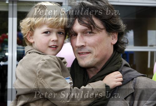 Amsterdam 4 oktober 2008
Premiere Grote Terra in de meervaart. Bas Westerweel met zoontje
Peter Smulders bv