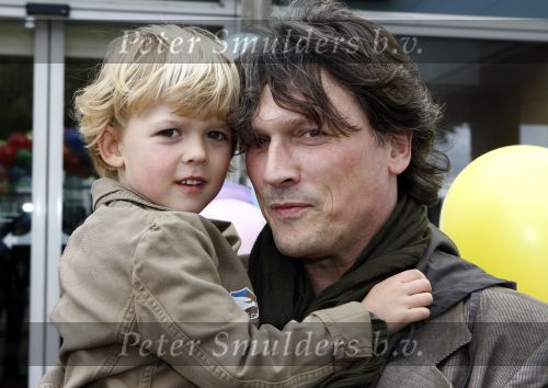 Amsterdam 4 oktober 2008
Premiere Grote Terra in de meervaart. Bas Westerweel met zoontje
Peter Smulders bv
