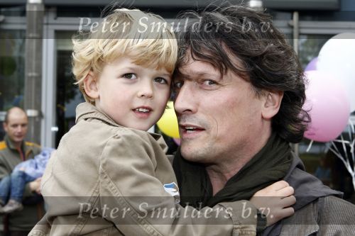 Amsterdam 4 oktober 2008
Premiere Grote Terra in de meervaart. Bas Westerweel met zoontje
Peter Smulders bv