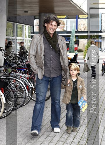 Amsterdam 4 oktober 2008
Premiere Grote Terra in de meervaart. Bas Westerweel met zoontje
Peter Smulders bv