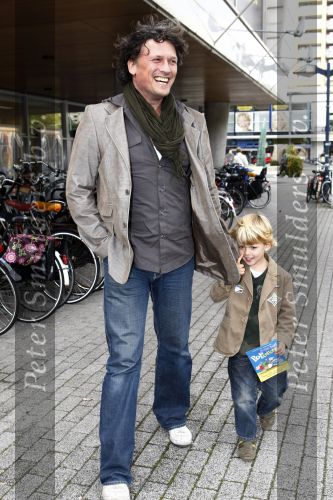 Amsterdam 4 oktober 2008
Premiere Grote Terra in de meervaart. Bas Westerweel met zoontje
Peter Smulders bv