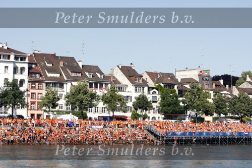 Basel 21 juni 2008
Nederland speelt in de kawrt finale op de ek tegen Rusland. In Basel lopen 150000 supporters van Nederland en maken er een fesstje van.