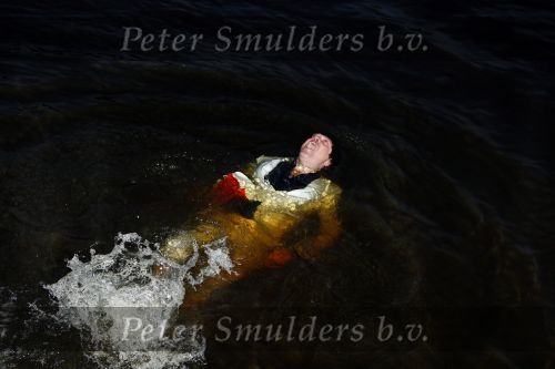 Amsterdam 10 december 2008
Beau v Erven Dorens springt in de Amstel van de mager brug ivm het uitkomen van zijn nieuwe boek. De Politie haalt hem uit het water.
Peter Smulders bv