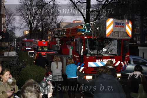 Amsterdam 10 december 2008
Beau v Erven Dorens springt in de Amstel van de mager brug ivm het uitkomen van zijn nieuwe boek. De Politie haalt hem uit het water. Brandweer en Ambulance
Peter Smulders bv