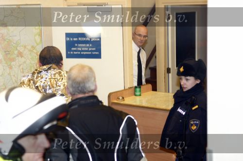 Amsterdam 10 december 2008
Beau v Erven Dorens springt in de Amstel van de mager brug ivm het uitkomen van zijn nieuwe boek. De Politie haalt hem uit het water.
Peter Smulders bv