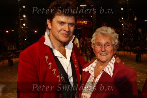 Den Bosch 19  november 2008
Kerstcircus rtl gepresenteerd door Wendy v Dijk en Beau v Erven Dorens. 
Peter Smulders bv