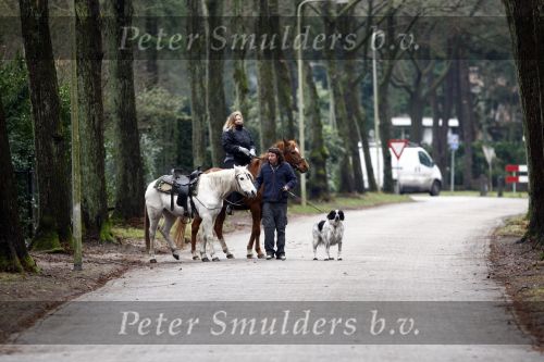 Bosch en Duin 4 december 2008
Belinda Meuldijk en Thiery Duval  op het paard rijden in de bossen bij hun huis in Bosch en duin.
Peter Smulders bv