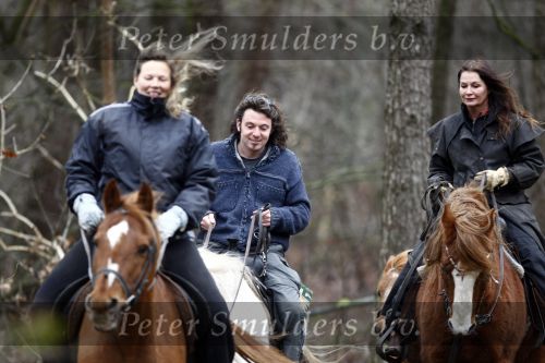 Bosch en Duin 4 december 2008
Belinda Meuldijk en Thiery Duval  op het paard rijden in de bossen bij hun huis in Bosch en duin.
Peter Smulders bv