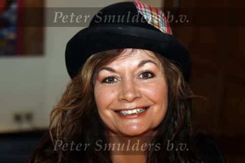 Doorn 11 januari 2008
Belinda Meuldijk tekent kontrakt voor musical Pipo.