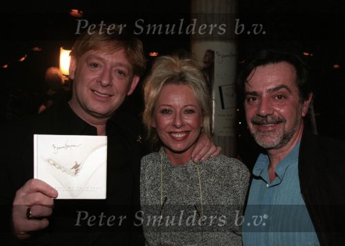 Apeldoorn, 17 Februari 1999
Benny Neyman 25 jaar artiest
Hier op de foto met Bonnie St. Clair en de Griek Nikos Ignatladis