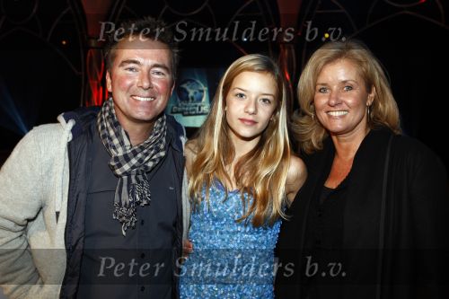 Amsterdam 9 december 2008
Opnames voor sterren kinderen dansen op het ijs. Bert v Leeuwen met zijn dochter Carlijn en vrouw
Peter Smulders bv