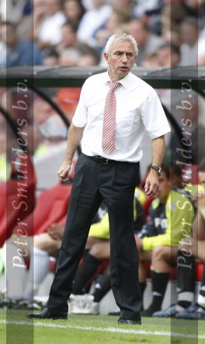 Eindhoven, 23 September 2007 Seizoen 2007/2008 Kompetitewedstrijd PSV-Feyenoord, eindstand 4-0
Feyenoord-trainer Bert v Marwijk