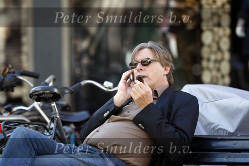Amsterdam 13 oktober 2007
Bert v d Veer met pijp en gsm op een bankje op de pc hooftstraat.