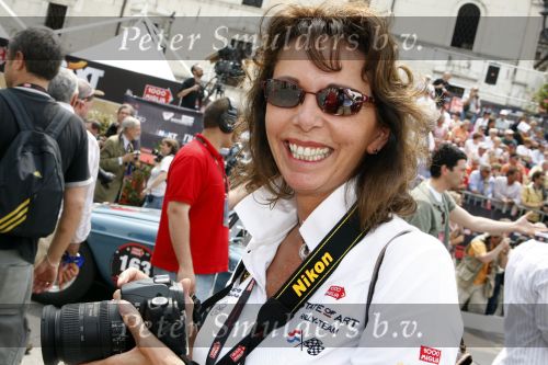 Brescia 15 mei 2008
Start van de Mille Miglia in Brescia. State of art rijdt met 2 porsches mee. 
Bibi Bakkenes