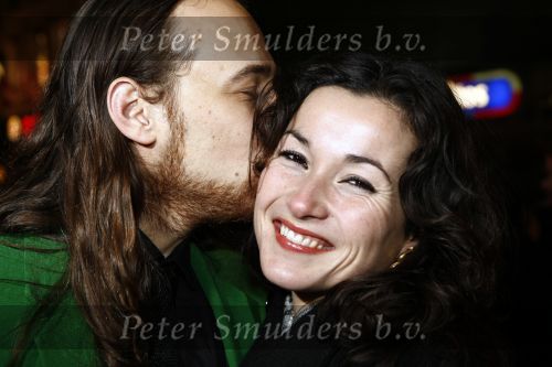 Amsterdam 17 november 2008
Premiere oorlogswinter in Tuschinski. Birgit Schuurman met man Arne
Peter Smulderrs bv