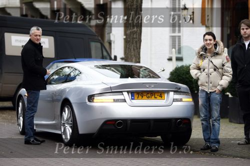Amsterdam 15 november 2008
Bram Moszkowicz met zijn zoon Nathan in aston martin op de cornelis schuytstraat.
Peter Smulders bv