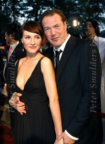 12 September 2006
Carice v Houten samen met haar man bij de prem. Zwartboek
Foto Peter Smulders BV