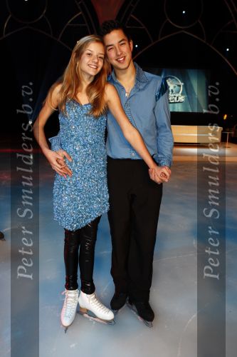 Amsterdam 9 december 2008
Opnames voor sterren kinderen dansen op het ijs. Bert v Leeuwen met zijn dochter Carlijn en vrouw
Peter Smulders bv
