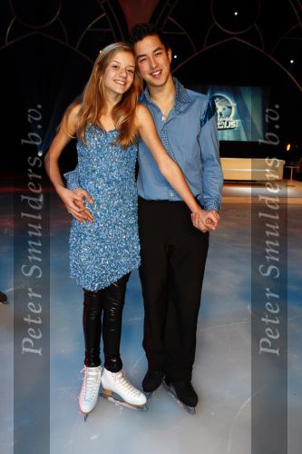 Amsterdam 9 december 2008
Opnames voor sterren kinderen dansen op het ijs. Bert v Leeuwen met zijn dochter Carlijn en vrouw
Peter Smulders bv