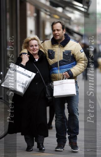 Amsterdam 8 januari 2007
Carlo Boszhard met zijn moeder op de pc hooftstraat aan het winkelen.
