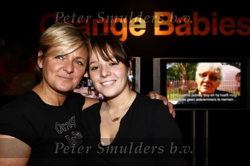 Amsterdam 13 december 2008
Caroline Tensen met dochter Lotte op de stand van Orange Babies op de miljonairfair.
Peter Smulders bv