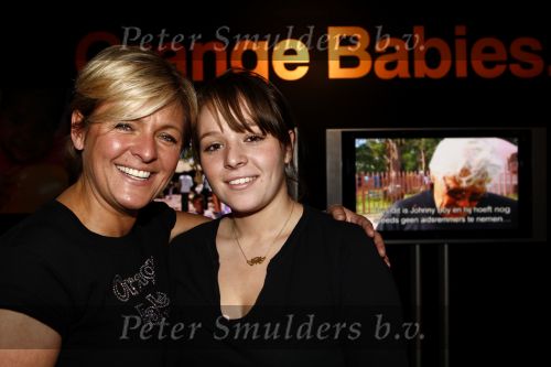 Amsterdam 13 december 2008
Caroline Tensen met dochter Lotte op de stand van Orange Babies op de miljonairfair.
Peter Smulders bv