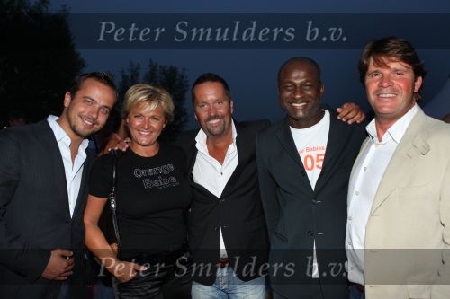 Molenaarsgraaf, 16 Mei 2008 Opening Babywear & Lifestyl LIEF
Caroline Tensen met Peter Gallas en... John v d Herik en Geert Hoes