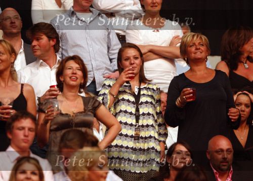 Amsterdam 24 mei 2008
Toppers in concert in de arena met Rene Froger Gordon en Gerard Joling. Caroline tensen met dochter Lotte en vriend Peter Gallas