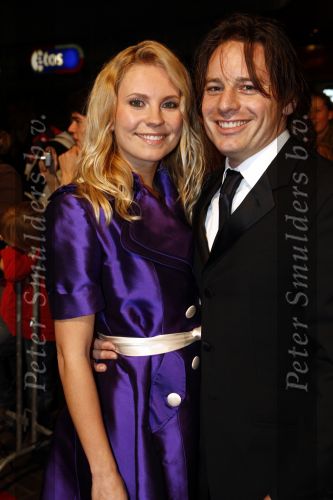 Amsterdam 13 oktober 2008
Cas Jansen met vriendin Annelieke Bouwens bij premiere Bride flight in tuschinski.