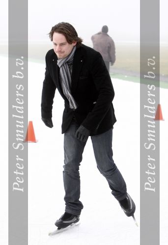 Biddinghuizen 23 december 2008
eerste dag van de film de hel van 63 op de schaatsbaan in Biddinghuizen met Henk Gemser Chris Zegers Cas Jansen en Chava voor in t Holt.
Peter Smulders bv