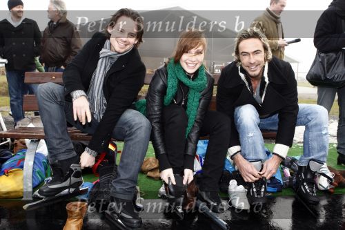 Biddinghuizen 23 december 2008
eerste dag van de film de hel van 63 op de schaatsbaan in Biddinghuizen met Henk Gemser Chris Zegers Cas Jansen en Chava voor in t Holt.
Peter Smulders bv