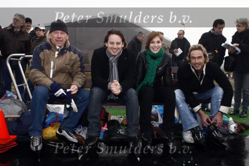 Biddinghuizen 23 december 2008
eerste dag van de film de hel van 63 op de schaatsbaan in Biddinghuizen met Henk Gemser Chris Zegers Cas Jansen en Chava voor in t Holt.
Peter Smulders bv