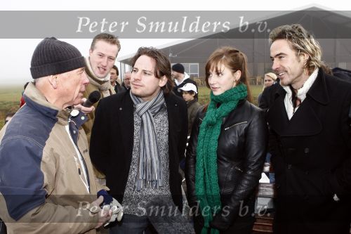 Biddinghuizen 23 december 2008
eerste dag van de film de hel van 63 op de schaatsbaan in Biddinghuizen met Henk Gemser Chris Zegers Cas Jansen en Chava voor in t Holt.
Peter Smulders bv