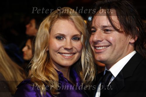 Amsterdam 13 oktober 2008
Cas Jansen met vriendin Annelieke Bouwens kussend bij premiere Bride flight in tuschinski.