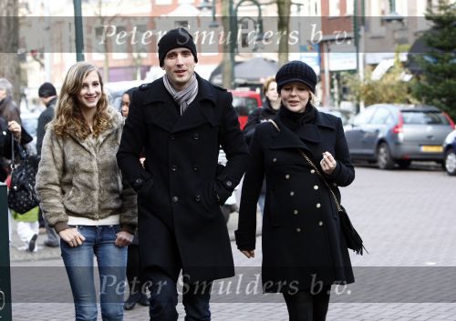 Amsterdam 24 december 2008
Een hoogzwangere Chantal janzen op straat met haar vriend Marco en zijn dochter
Peter Smulders bv