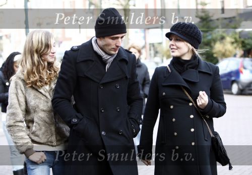 Amsterdam 24 december 2008
Een hoogzwangere Chantal janzen op straat met haar vriend Marco en zijn dochter
Peter Smulders bv