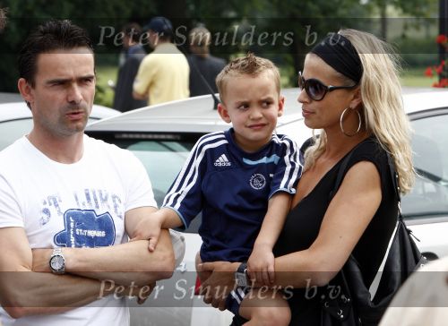 Amsterdam 7 juni 2008
Marc Overmars en zijn vrouw Chantal v Woensel met hun kinderen en zoons van broer bij dag voor ADHD op de toekomst bij ajax.