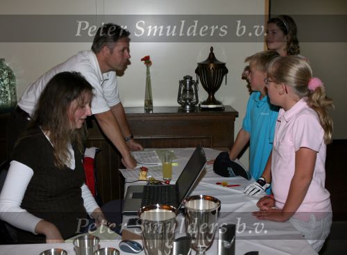 Almkerk 22 September 2007
Finale GM Mini Tour Plus 2007 op golfbaan Almkreek
Charlotte Machielsen van de NGF die de wedstrijdleiding had