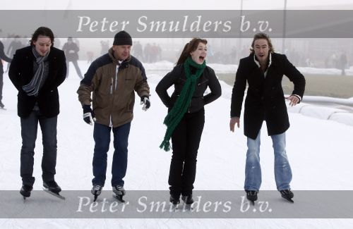 Biddinghuizen 23 december 2008
eerste dag van de film de hel van 63 op de schaatsbaan in Biddinghuizen met Henk Gemser Chris Zegers Cas Jansen en Chava voor in t Holt.
Peter Smulders bv