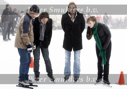 Biddinghuizen 23 december 2008
eerste dag van de film de hel van 63 op de schaatsbaan in Biddinghuizen met Henk Gemser Chris Zegers Cas Jansen en Chava voor in t Holt.
Peter Smulders bv