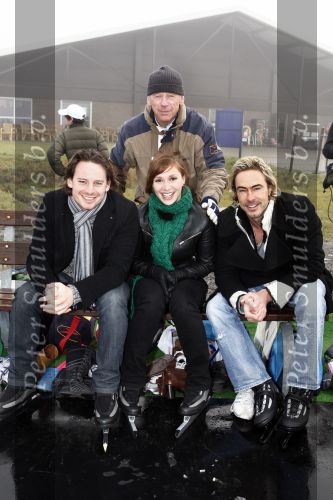 Biddinghuizen 23 december 2008
eerste dag van de film de hel van 63 op de schaatsbaan in Biddinghuizen met Henk Gemser Chris Zegers Cas Jansen en Chava voor in t Holt.
Peter Smulders bv