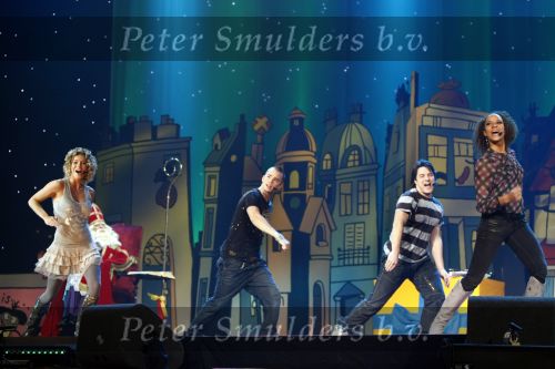 Rotterdam 30 november 2008
Het feest van Sinterklaas in ahoy . Chipz
Peter Smulders bv