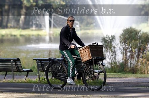 Amsterdam 11 oktober 2008
Chris Zegers op zijn bakfiets in het vondelpark.