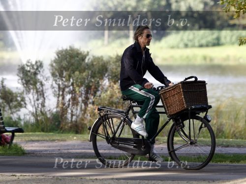 Amsterdam 11 oktober 2008
Chris Zegers op zijn bakfiets in het vondelpark.