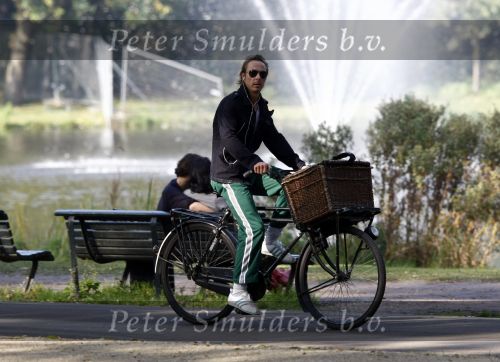 Amsterdam 11 oktober 2008
Chris Zegers op zijn bakfiets in het vondelpark.
